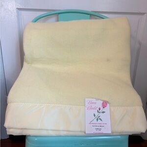 NOS Beacon Blanket Yellow Satin Trimmed Orlon Nylon Twin Size Blanket 72 x 90